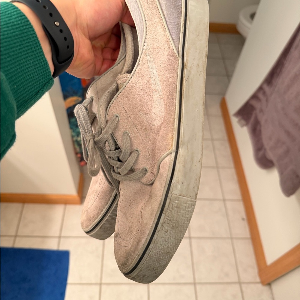 Nike SB Stefan Janoski Light Triple Gray Sneakers Suede Like Size 10 Men’s